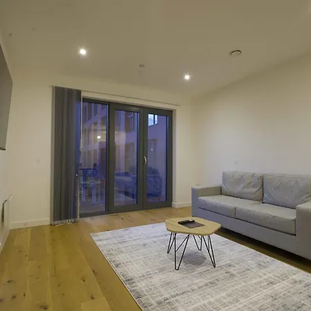 Spacious Two Bed Two Bath Birmingham