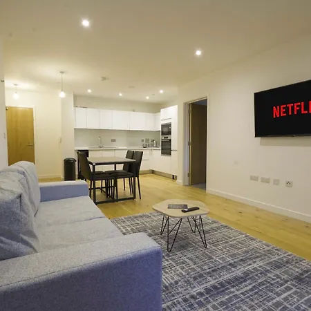 Apartment Spacious Two Bed Two Bath